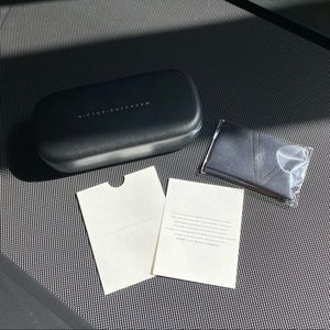 Victoria Beckham glasses/small sunglasses case